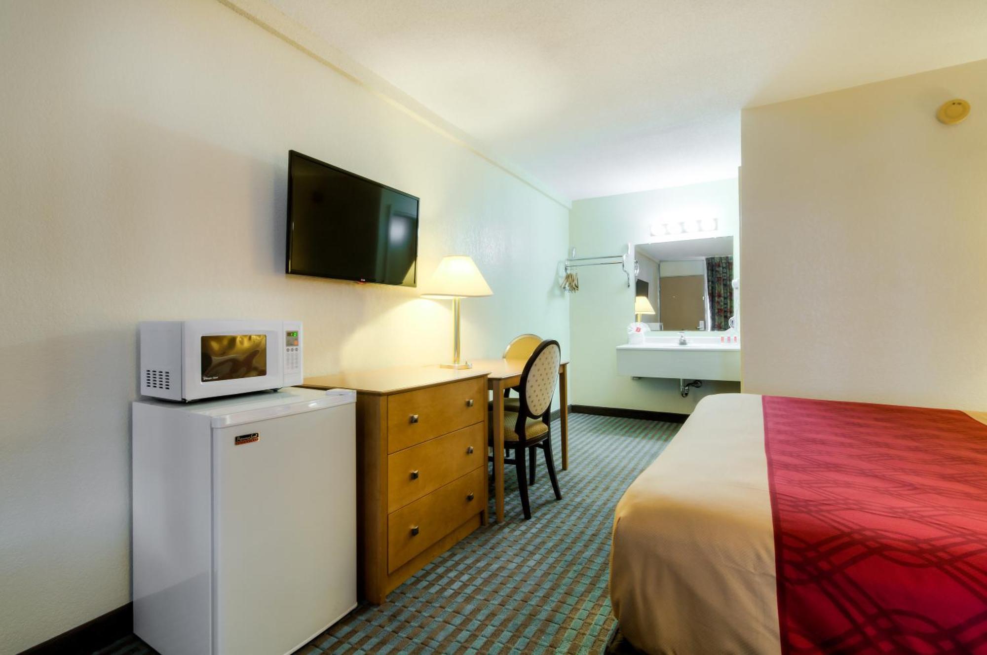 Econo Lodge Shorewood Habitación foto