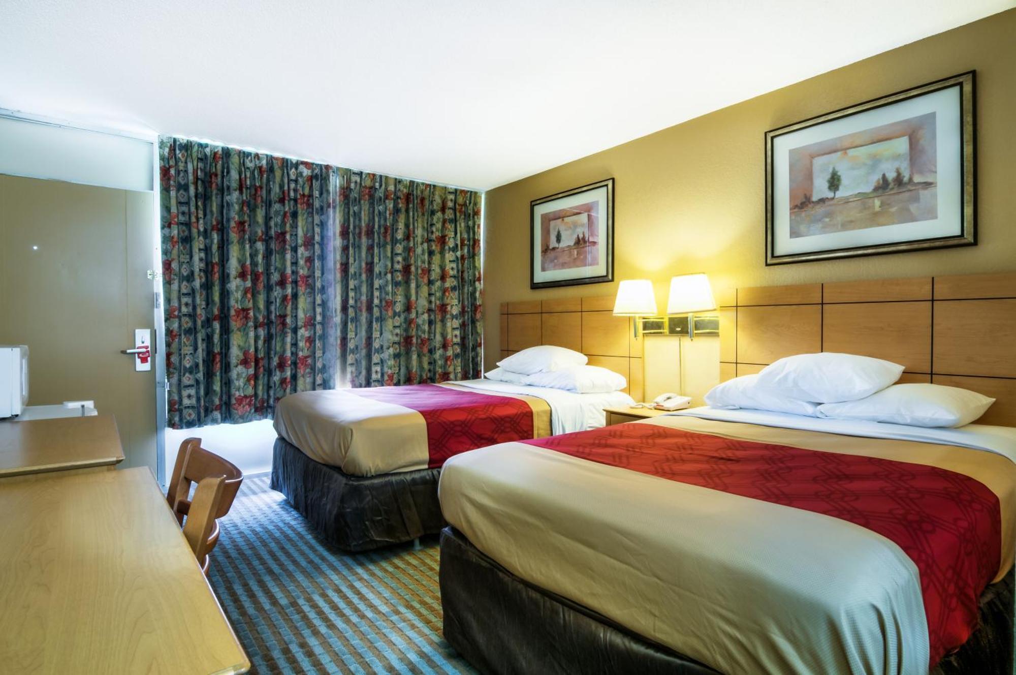 Econo Lodge Shorewood Habitación foto