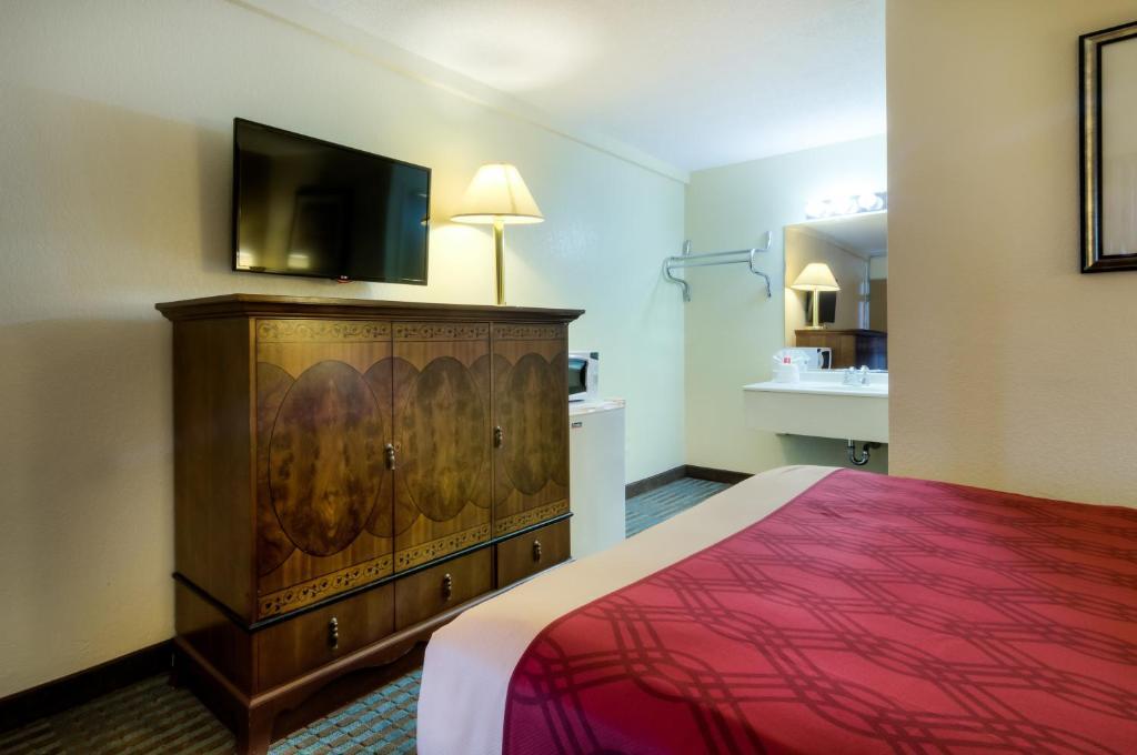 Econo Lodge Shorewood Habitación foto
